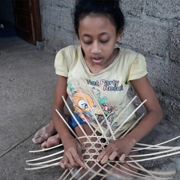 Puniakita.com - Bahu membahu saling membantu